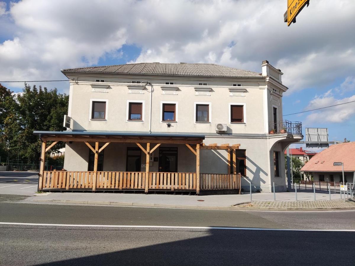 Family Hostel Pivka Exterior photo